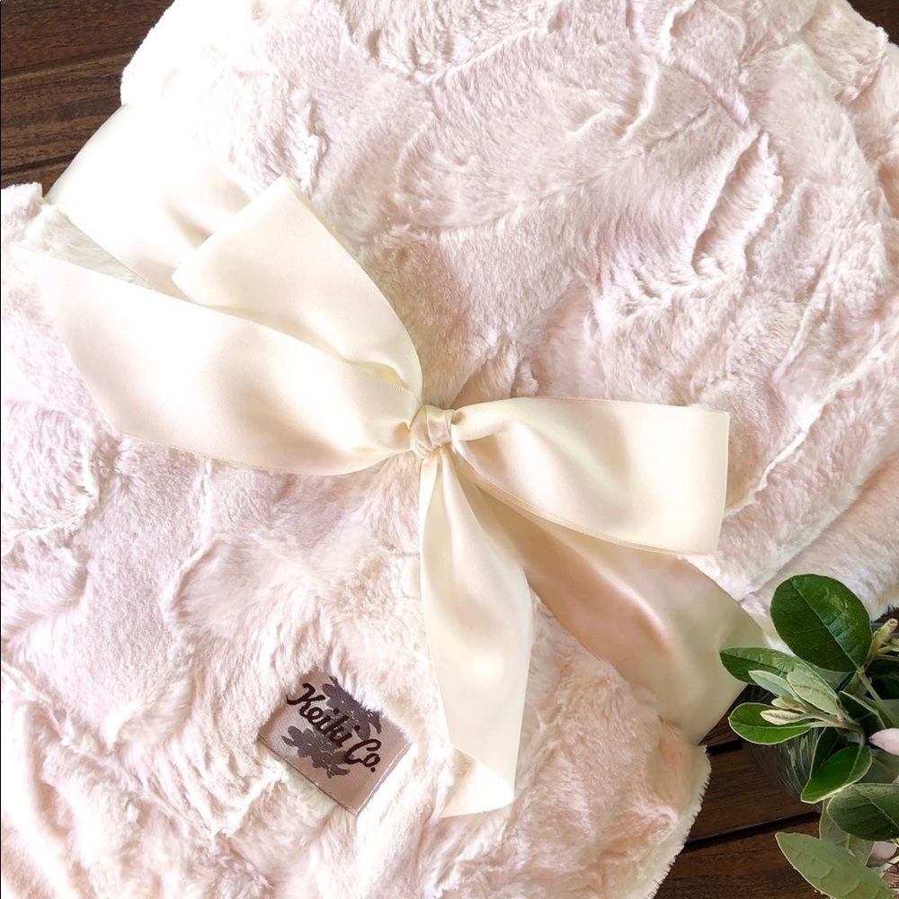 KEIKI CO. Luxury Throw 💖 NWT